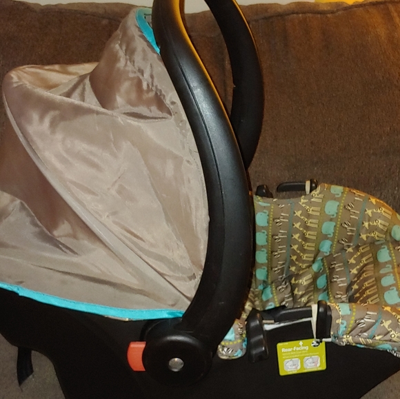 Cosco Like new car seat - Picture 1 of 3
